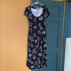 Black and Pink Floral Dress with Scoop Neck and Short Sleeves